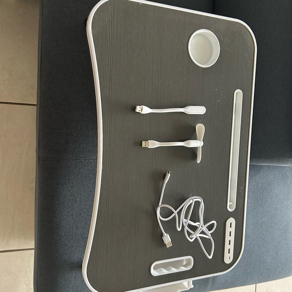 Foldable desktop